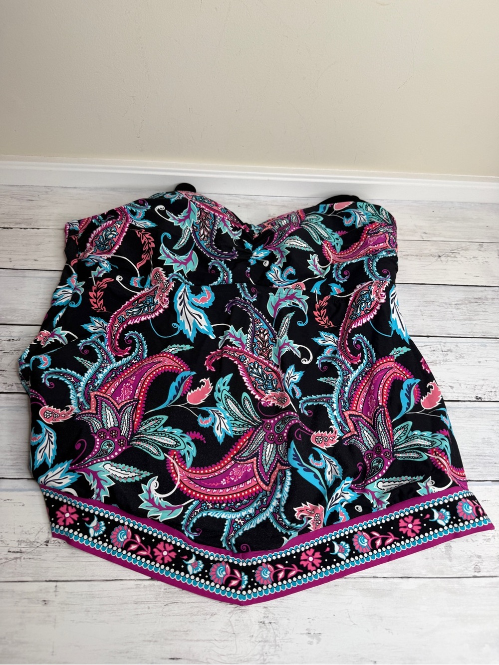 Women’s Strapless Paisley Tankini Top in Black & Fuchsia